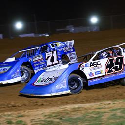 Hudson O&amp;#39;Neal (71) and Jonathan Davenport (49) battle for the lead at Brownstown Speedway on Sept. 25.