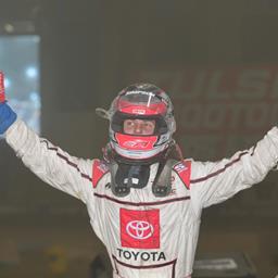 Emerson Axsom Takes Home Fourth Golden Driller With Tulsa Shootout Outlaw Victory!