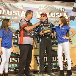 Bloomquist clean sweeps Outlaws at Volusia