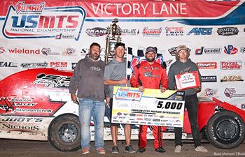 Cade Dillard scores $5,000 USMTS victory at Mason City Motor Speedway