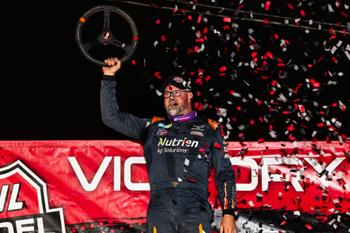 Davenport Dominates to Win Second Straight Pittsburgher