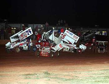 A melee on the opening lap of the feature (by Galen Kurth)