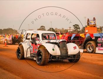 Daniel in action at the INEX Dirt Nationals at Fayetteville Motor Speedway on Nov. 10-11.
