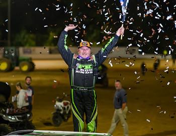 Jimmy Owens picked up a $10,000 victory on Friday night for his World of Outlaws (Woo) Case Late Model Series win at Georgia’s Boyd’s Speedway. *(Jacy Norgaard image)*