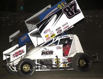 Aaron Reutzel (87) and Tommy Bryant (21T)