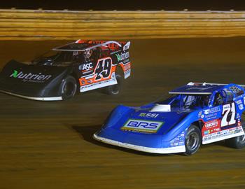 Jonathan Davenport (49) and Hudson ONeal (71) battle for the lead at Volunteer Speedway (Bulls Gap, Tenn.) on Thursday, Sept. 11. (Josh James Artwork image)