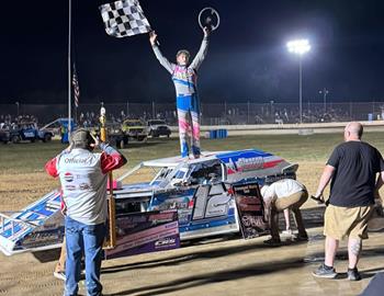 Brendan Warner picked up a B-Mod win during the Fall Brawl at Stateline Speedway on Saturday.