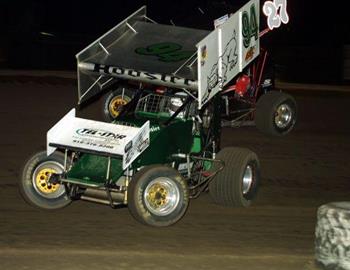 Cody Branchcomb (94) fends off Andy Shouse (27)