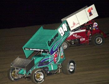 Natalie Sather (94s) battles with Kim Kennedy (1k) for the feature lead