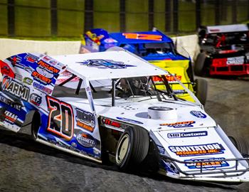 Rodney Sanders takes on Arrowhead Speedway (Colcord, OK) in the USMTS ARMI Contractors All-American on October 12-14, 2023. (RacinDirt.com photo)