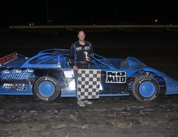 Rusty Smith raced to the UMP Sportsman win at Oakshade Raceway.
