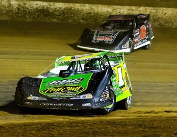 Tyler Erb raced to a thrilling last-lap, last-corner pass to win the $15,000 top prize in Friday night’s $15,000-to-win Farmer City 74 at Farmer City (Ill.) Raceway. (Mike Ruefer image)