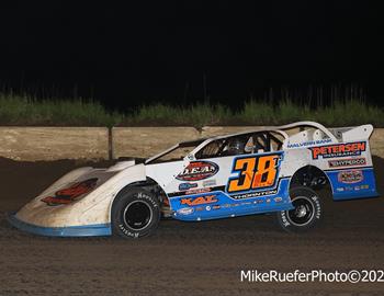 Stuart Speedway (Stuart, IA) – Malvern Bank West Series – May 9th, 2025. (Mike Ruefer photo)