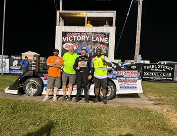 Tom Berry Jr wins the Pro Late Model division at Benton County Speedway on August 18