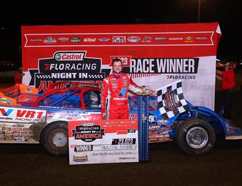 Hudson ONeal registered the $23,023 victory on Thursday, May 11 at Lincoln (Ill.) Speedway. (Josh James image)