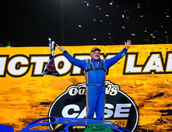 Dennis Erb Jr. rumbled to the $30,000 World of Outlaws (WoO) CASE Late Model Series victory at 81 Speedway (Wichita, Kan.) on Saturday, June 24. (Jacy Norgaard image)