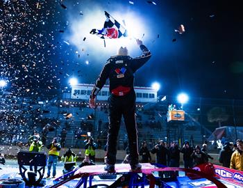 Hudson ONeal powered the Rocket1 Racing No. 1 Super Late Model to the $15,000 victory in the Sunshine Nationals finale with the World of Outlaws (WoO) Case Late Model Series on Saturday night at Floridas Volusia Speedway Park. (Trent Gower image)