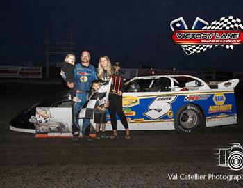 Scott Greer raced to the WISSOTA Late Model win at Victory Lane Speedway (Winnipeg, MB) on Thursday, June 29.