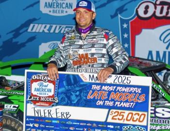 Tyler Erb wins at Mississippi Thunder Speedway during the World of Outlaws, Dairyland Showdown prelim on May 2.