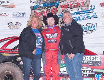 Jeff and Penny Hoker join Bobby Pierce in Victory Lane at the 2024 Wild West Shootout. (Tyler Rinken image)