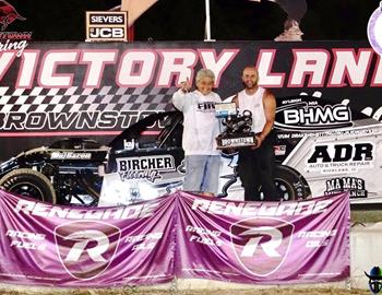 Robbie Eilers broke in a brand-new Shaw Race Car in style over the weekend, scoring a B-Mod feature win at Brownstown Bullring on Friday, September 19.