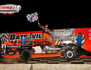 B.J. Robinson powered his Black Diamond No. 1 to the $5,000 COMP Cams Super Dirt Series Super Late Model win on Friday, May 5 at Batesville Motor Speedway (Locust Grove, Ark.).