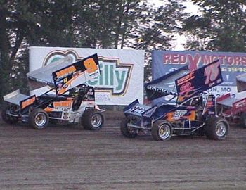 Gary Wright (9) and Jesse Hockett (75)