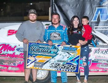 Tanner Mullens wins a Modified World Championship prelim feature at Mississippi Thunder Speedway (Fountain City, WI) on May 31, 2025.