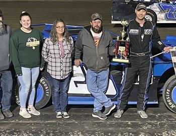 Rusty Smith won the inaugural UMP Sportsman/Modified Dirt Duel ($1,000), along with the Bill Reckner Memorial at Ohio’s Oakshade Raceway.