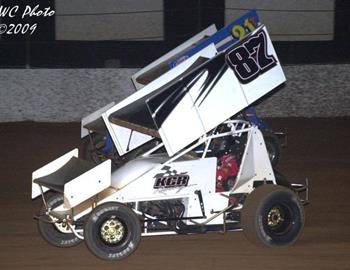 Aaron Reutzel (87) and Tommy Bryant (21T)