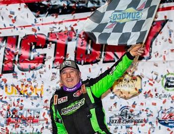 Jimmy Owens powered his No. 20 XR1 Rocket Chassis to the $12,000 Lucas Oil Late Model Dirt Series (LOLMDS) victory on Sunday evening at Atomic Speedway (Chillicothe, Ohio). (Heath Lawson image)