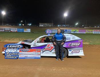 Jeff Taylor sweeps the Scrappin 40s at Legit Speedway Park (West Plains, MO).