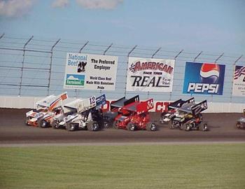 Heat race lines up down the backstretch