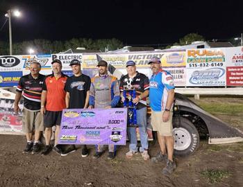 Bill Leighton Jr. scored the SLMR East and West Series sanctioned $3,000 win in the Bill Rice Memorial at Hamilton County Speedway (Webster City, Iowa) on Saturday night.