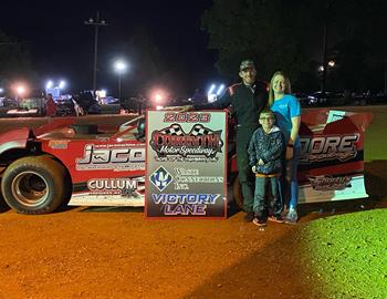 Robert Moore mastered the Crate Racin USA Late Model feature at Corinth (Miss.) Speedway on Saturday, May 6.
