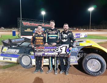 Kye Blight won the preliminary feature on Night 1 of the Easter Grand Prix at Albany Speedway in Western Australia on April 18.