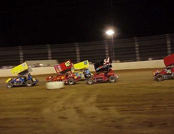 Rael leads Josh and Jason Grady in B Main