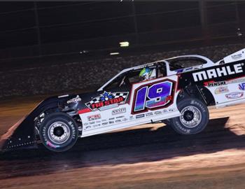 Ryan Gustin stormed to his first-career DIRTcar Nationals Super Late Model win on Tuesday night at Florida’s Volusia Speedway Park. The victory was worth $7,000.