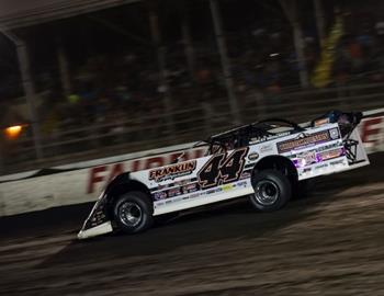 Chris Madden on his way to a $5,000 Prairie Dirt Classic prelim at Fairbury (Ill.) Speedway on Friday, July 28. (HighSideRaceShots.com image)