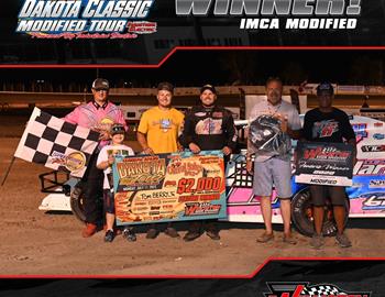 Winning his third-straight Dakota Classic Mod Tour feature, Tom went to Victory Lane at Williston Basin Speedway on Monday night.