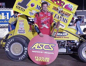 Terry McCarl came from the eight row to top the first Midwest Region feature.