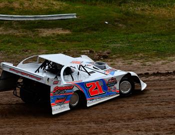 Tom Sprague Jr. collect six wins in 2023 at Thunderbird Speedway (Muskegon, Mich.) with his XR1 Rocket Chassis.