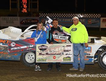 Stuart Speedway (Stuart, IA) – Malvern Bank West Series – May 9th, 2025. (Mike Ruefer photo)