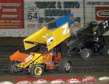 Geoff Dodge (7d) races with Patrick Bourke (27) and John Taylor