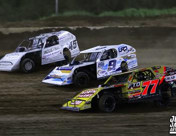 Peoria Speedway (Peoria, IL) – Midwest Auto Racing Series (MARS) Modified Championship – Garry Swibold Memorial – April 26, 2025. (Josh James Artwork photo)