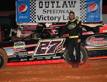 Chase Cooper banked the Crate Racin USA Late Model win at Outlaw Speedway (Perkinston, Miss.) on April 1, 2023.