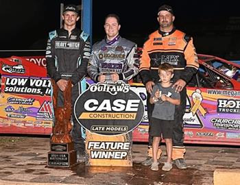 Cedar Lake Speedway – World of Outlaws Case Late Model