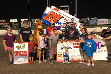 Luke Verardi Captures First Ever Sprint Car Win in Vinton wi