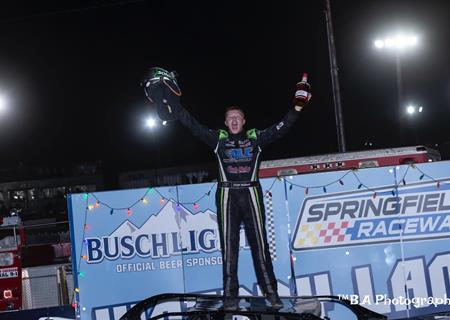 Dillon McCowan finds victory lane during Turkey Bowl XVIII at Springfield Racewa