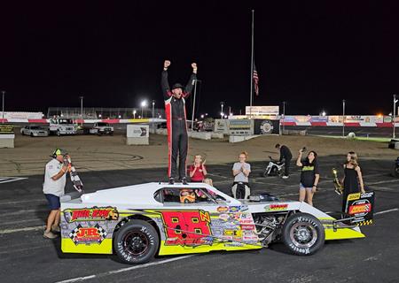 Nick O'Neil earns seventh victory of 2025 at Tucson Speedway